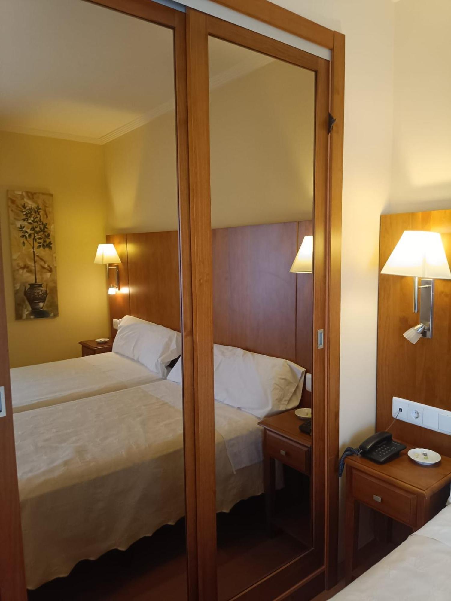 Hotel Villa De Larraga Buitenkant foto